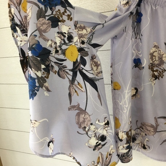 Chelsea 28 Bell sleeve off the shoulder Top - Picture 5 of 7